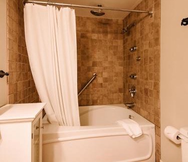 Kingston Hotel | Rosemount Inn