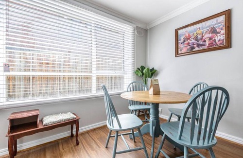 Windsor Apartment | Rosewood Lodge - Cottage Charm off High Street