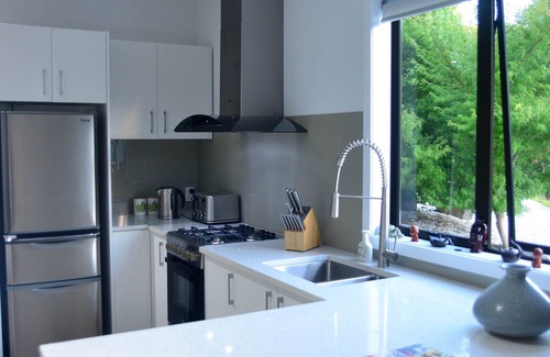 Tauriko House | Rosewood Retreat - Winter Rates , A Tauranga Favorite, convenient location