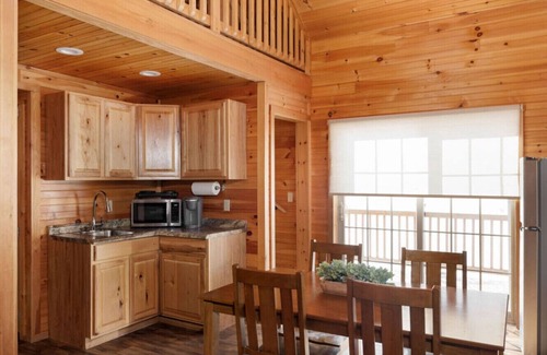 Bethlehem Cabin | Rosewood Villa: Spacious 2BR Log Cabin