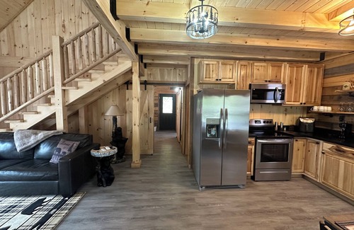 Spring Hill Cabin | Rosie's Cabin is an authentic log cabin located just 10 minutes from Charleston.