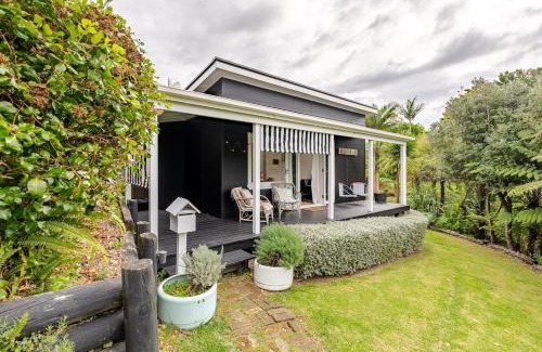 Stanmore Bay House | Rosies cottage hideaway in Stanmore Bay with lovely seaview