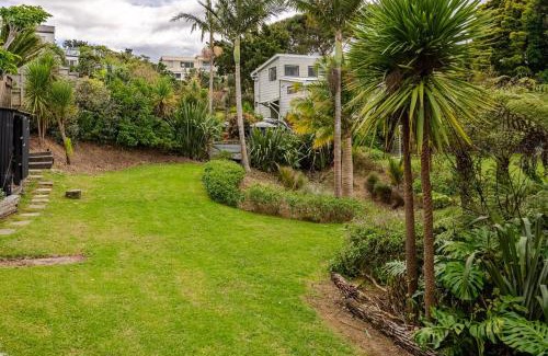 Stanmore Bay House | Rosies cottage hideaway in Stanmore Bay with lovely seaview