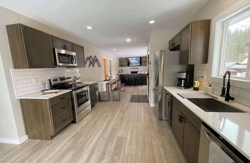 Roslyn House | Roslyn Retreat + RV/Trailer Parking, Golf, Hiking, MTB, Near Downtown