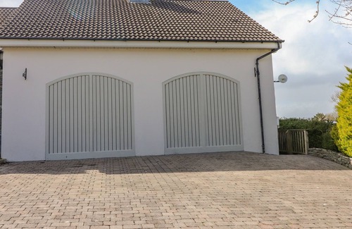 Faha House | ROSNACARTHNA MORE APARTMENT, pet friendly in Beaufort, County Kerry