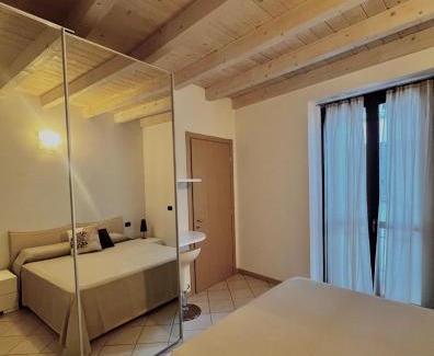 Vassena Apartment | Rossi Lake Family