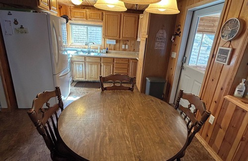 Abrams House | Rost Lake House Retreat-Enjoy all the fun the area has to offer