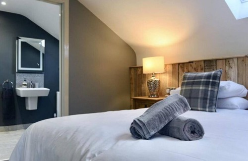 Newry Cabin | Rostrevor Mountain Lodge "Cosy & Friendly"