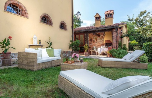 Uzzano Villa | ROSYABATE COTTAGE with Private Garden and views between Lucca and Pistoia