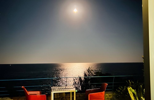 Castro Villa | Rotunda by the Sea - Castro Marina - Luxury Holiday Rental Directly by the Sea