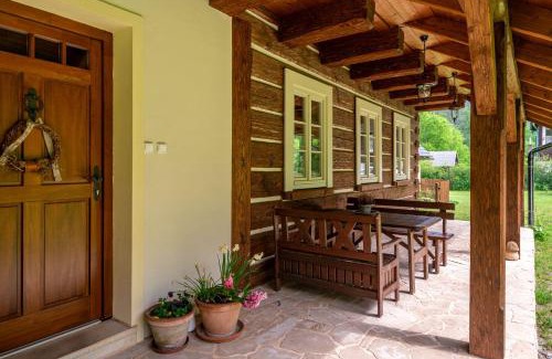 Kokorin House | Roubenka pod hradem Kokořín