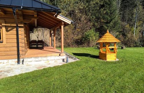 Velke Karlovice Ski Chalet | Roubenka U Potoka