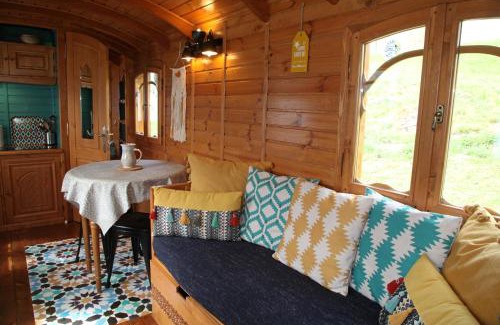 Luz-Saint-Sauveur House | Roulottes Montagne Pyrenees