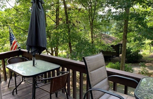 Bedford Cabin | Round Cabin - 5 min to Bedford - Deck - Hike- Golf - Across Omni Bedford Springs