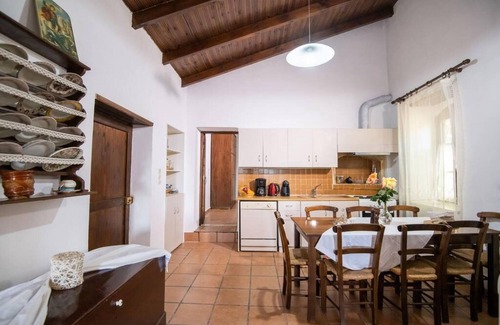 Skouloufia Villa | Roupes Stone House in Roupes