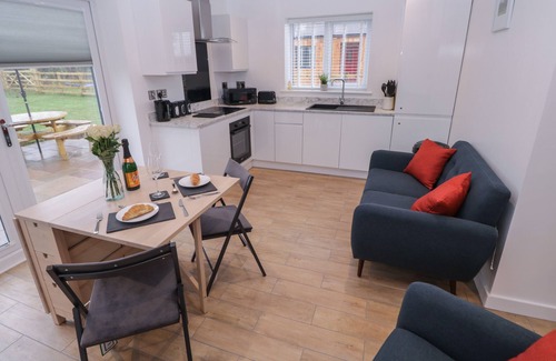 Radbourne Cabin | ROWAN LODGE, pet friendly, with a garden in Etwall