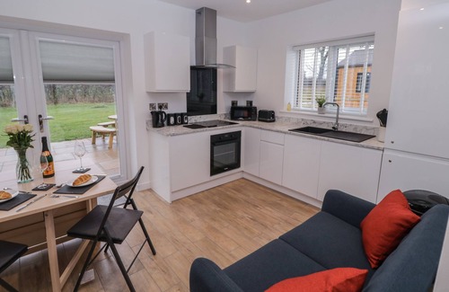 Radbourne Cabin | ROWAN LODGE, pet friendly, with a garden in Etwall