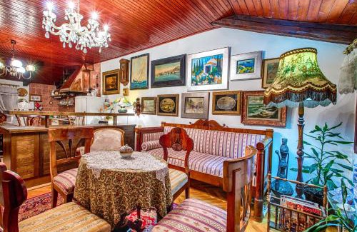 Split Apartment | Royal Antique Apartment
