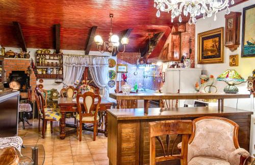 Split Apartment | Royal Antique Apartment