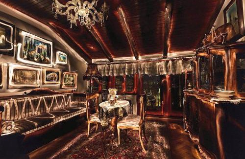 Split Apartment | Royal Antique Apartment
