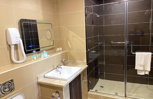 Akure Hotel | Royal Birds Hotel And Towers