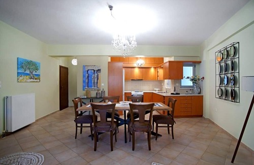 Kiparissia House | ROYAL BLU