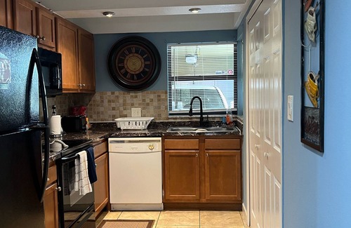 Southwest Orlando Condo | Royal Blue 2 Bedroom Condo in Orlando Central.