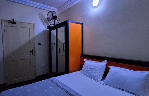 Lome Hotel | Royal Blue Guest House & Bar