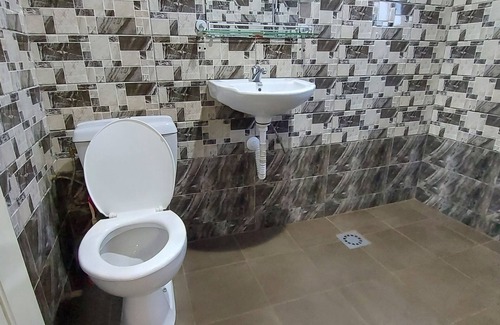 Lome Hotel | Royal Blue Guest House & Bar