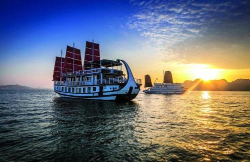 Ha Long Boat Rental | Royal Cruise Halong Bay
