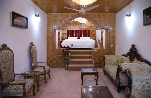 Gilgit House | Royal Guest House