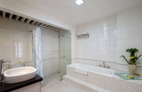 Trawas Hotel | Royal Hotel and Villa Trawas
