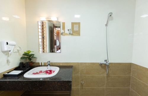 Hanoi Hotel | Royal Hotel - Sai Dong - Long Biên