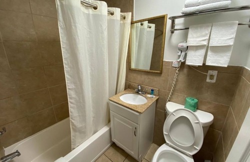 Claremont Hotel | Royal Inn Claremont
