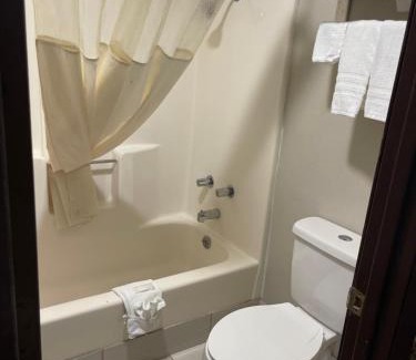 Mountain Grove Hotel | Royal Inn & Suites