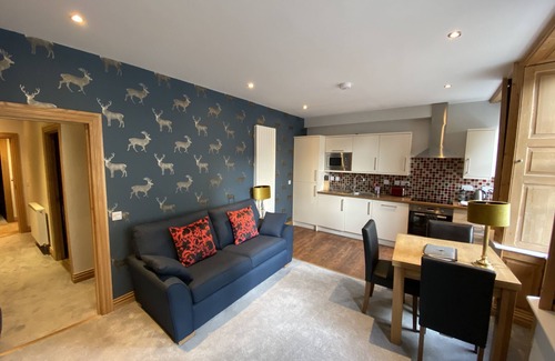 Old Town Apartment | Royal Mile 2 bedroom 2 bathroom by Edinburgh Castle