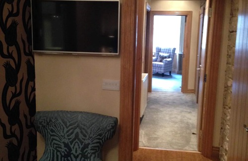Old Town Apartment | Royal Mile 2 bedroom 2 bathroom by Edinburgh Castle