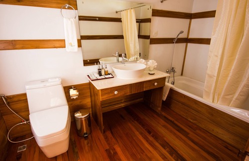 Nyaungshwe Hotel | Royal Nadi Resort