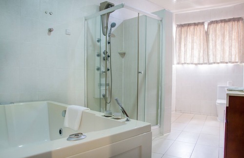 Nungua Hotel | Royal Nick Hotel
