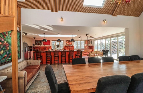 Shaftesbury House | ROYAL OAK HOUSE, family friendly, with pool in Motcombe