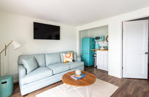 Savannah Beach Hotel | Royal Palms Motel