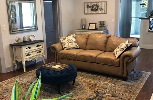 Russellville House | Royal's Weekender