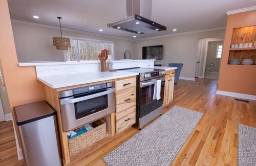 Keowee House | Royal Summit Bungalow