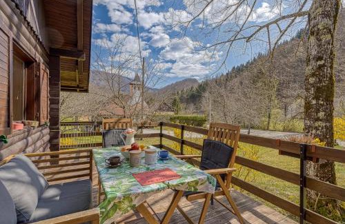 Hrib pri Hinjah Ski Chalet | Rozi's Riverside Cottage - Happy Rentals