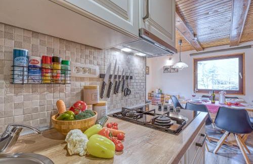 Hrib pri Hinjah Ski Chalet | Rozi's Riverside Cottage - Happy Rentals