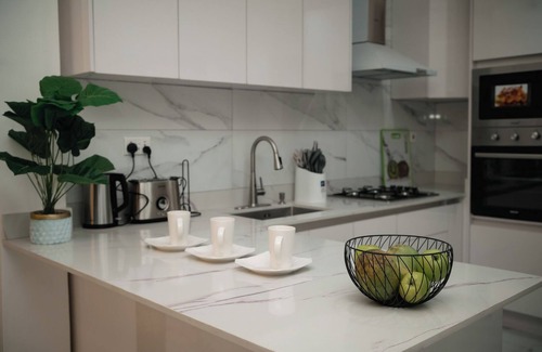 Adenta House | RS Royal Executive: Luxurious 2BR Apartment F3-2 with WiFi, AC in fabulous Accra
