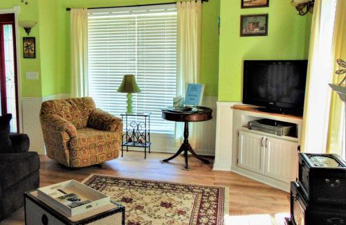 Boswell House | Rubys Landing Cottage with Deck and White River Views