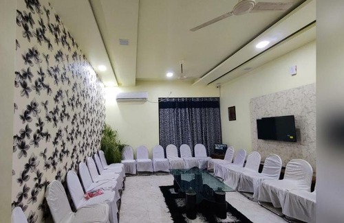 Indira Nagar Apartment | RUDRA VILLA GUEST HOUSE