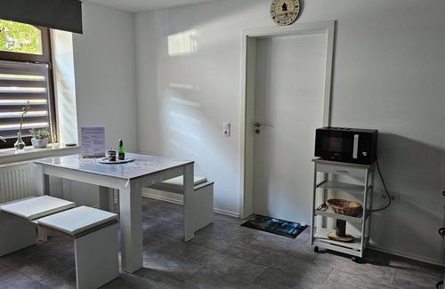Losheim am See Apartment | Ruhig Gelegene Ferienwohnung. Wanderwege, ca 3 km zum Stausee Losheim