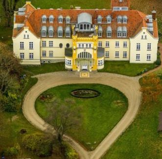 Lelkendorf Apartment | Ruhig & Idyllisch - Schloss Lelkendorf - Maisonette-Apartment Ulrichshusen mit Dachterrrasse, Mecklenburger Seenplatte mit Dachterrasse, Nähe Ostsee